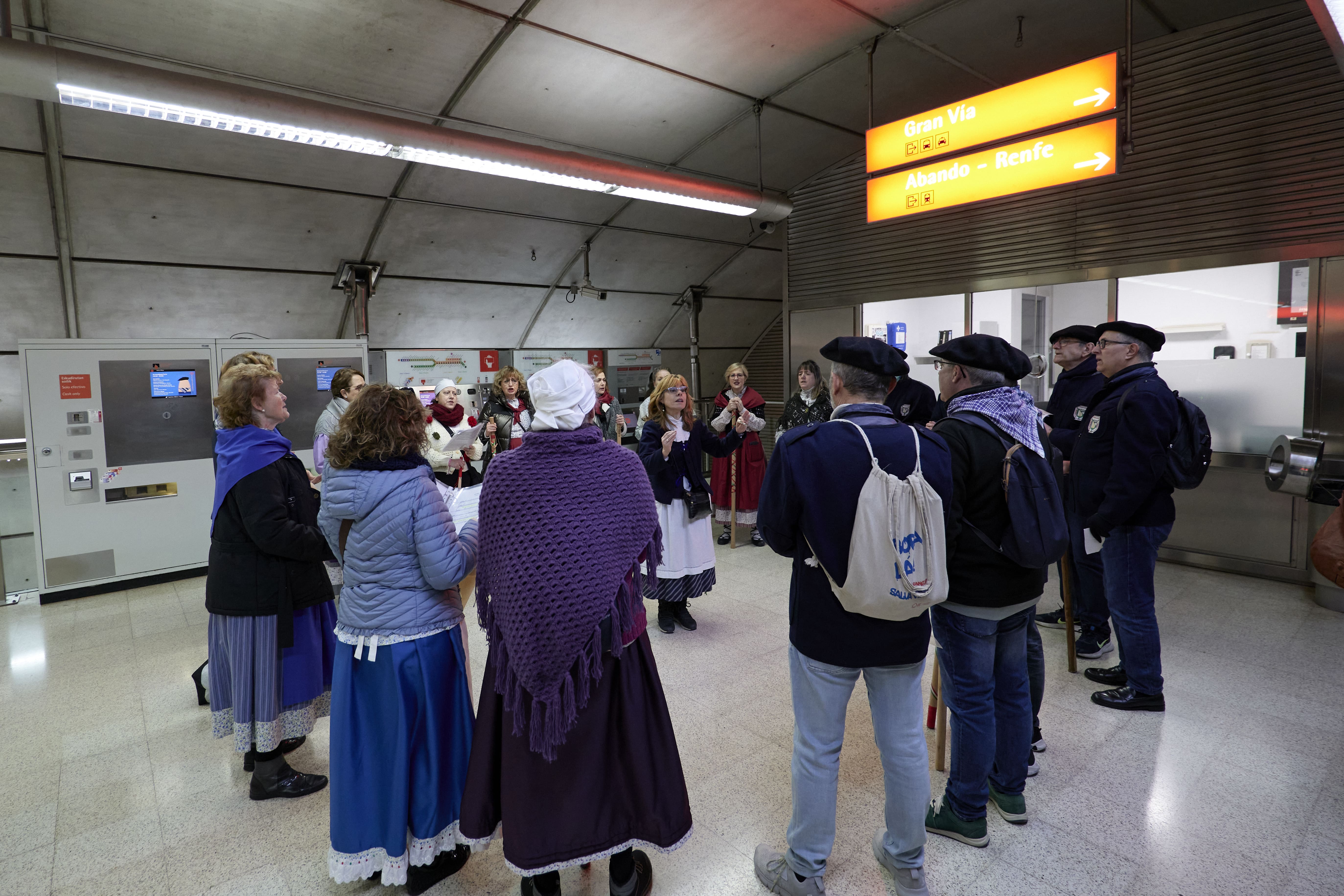 Nueve coros cantarán a Santa Águeda en 17 estaciones de Metro Bilbao  
