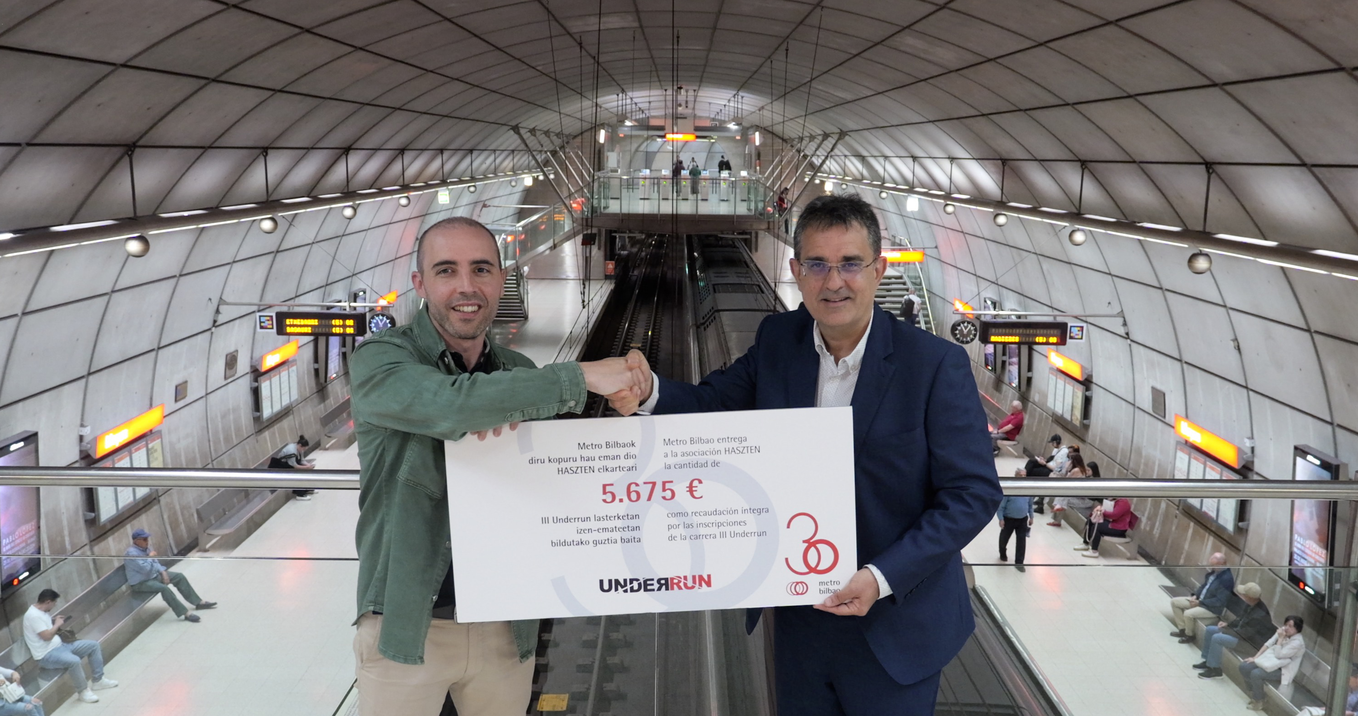 Metro Bilbao entrega a la asociación Haszten los 5.675 euros solidarios recaudados en la tercera Underrun 