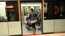 persona entrando tren